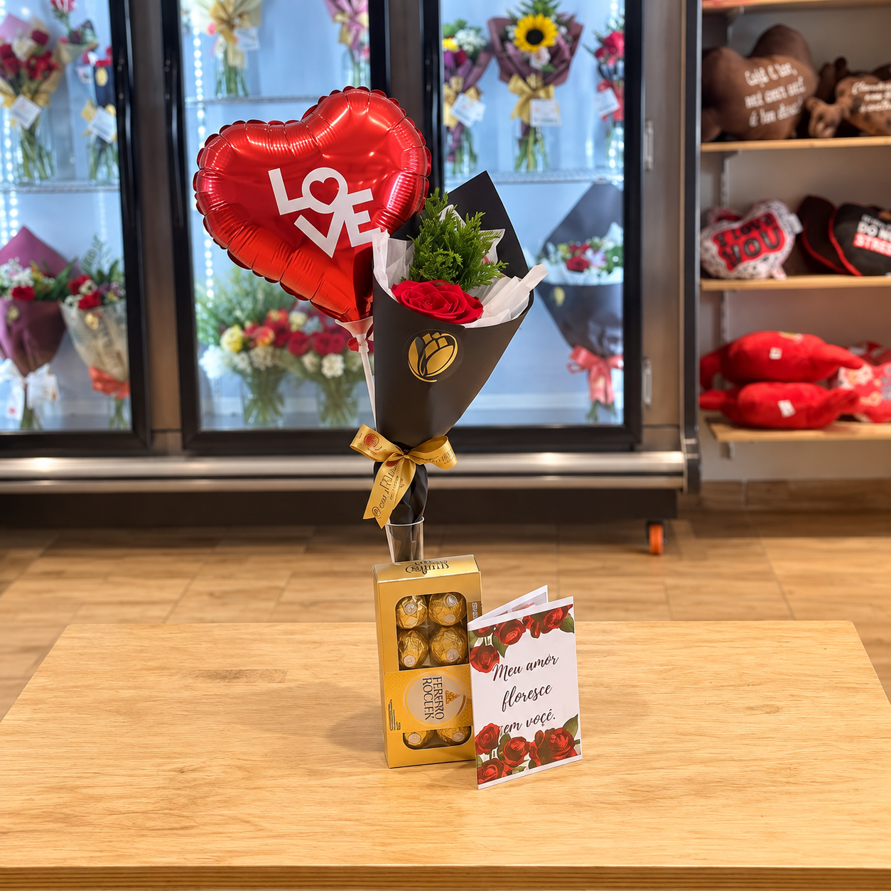 Combo 1 Rosa Em Papelaria+ Balão P+ Cartão+ Ferreiro Rocher